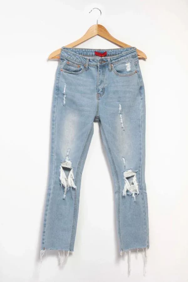 Ripped Boyfriend Jeans original photo